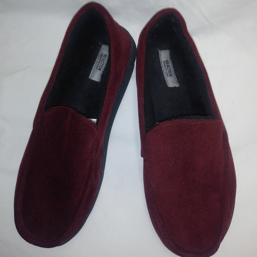 Reaction brand size 8/9 M. New
